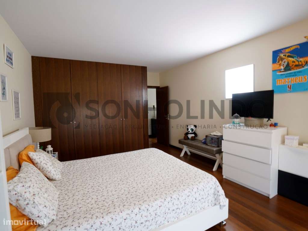 Moradia T4 com piscina de 3 frentes com excelentes áreas, tanto a n...-14