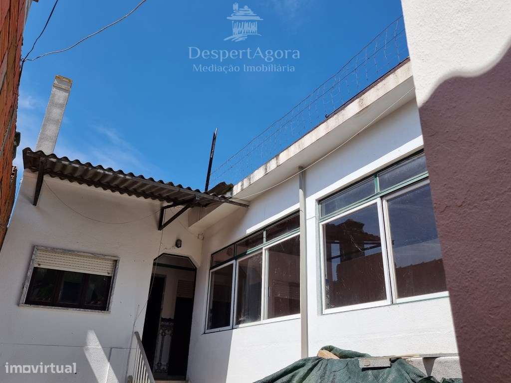 Baixa de Preço-Moradia com espaço comercial, anexos e terreno - Grande imagem: 4/25