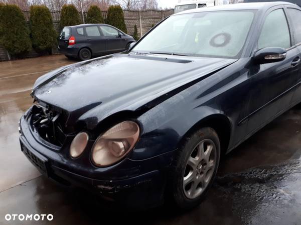 MERCEDES W211 3.2 CDI 02-06 OM648 BŁOTNIK PRZÓD PRZEDNI LEWY C189 - 1