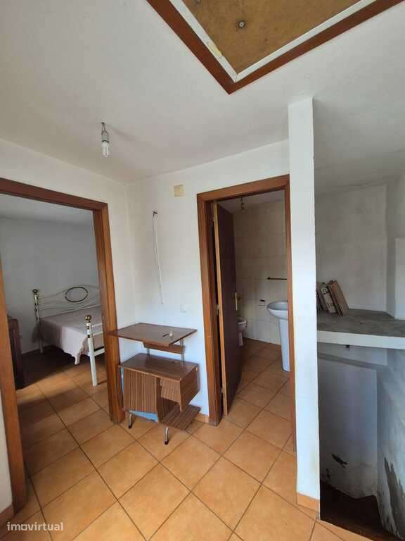 Pequena moradia no centro da aldeia do Troviscal - Grande imagem: 5/13