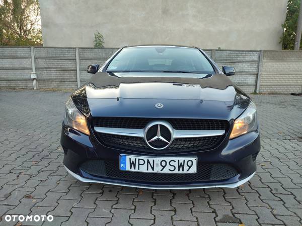 Mercedes-Benz CLA Shooting Brake 180 d - 11