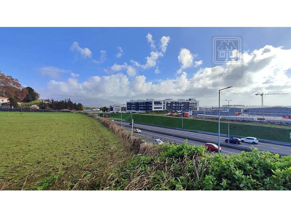 AMPLO TERRENO para VENDA junto à CIDADE PONTA DELGADA, São Miguel, ... - Grande imagem: 2/20