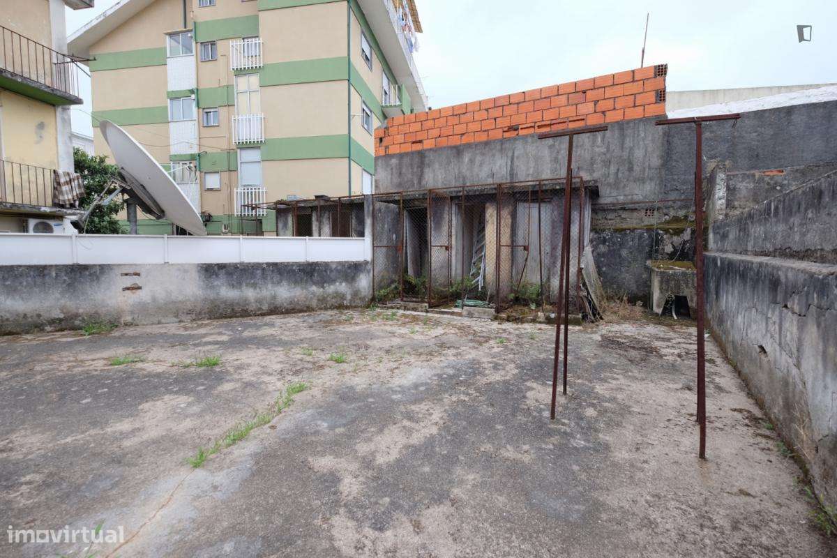 Quarto - localizado em Norton de Matos Coimbra - Grande imagem: 2/6