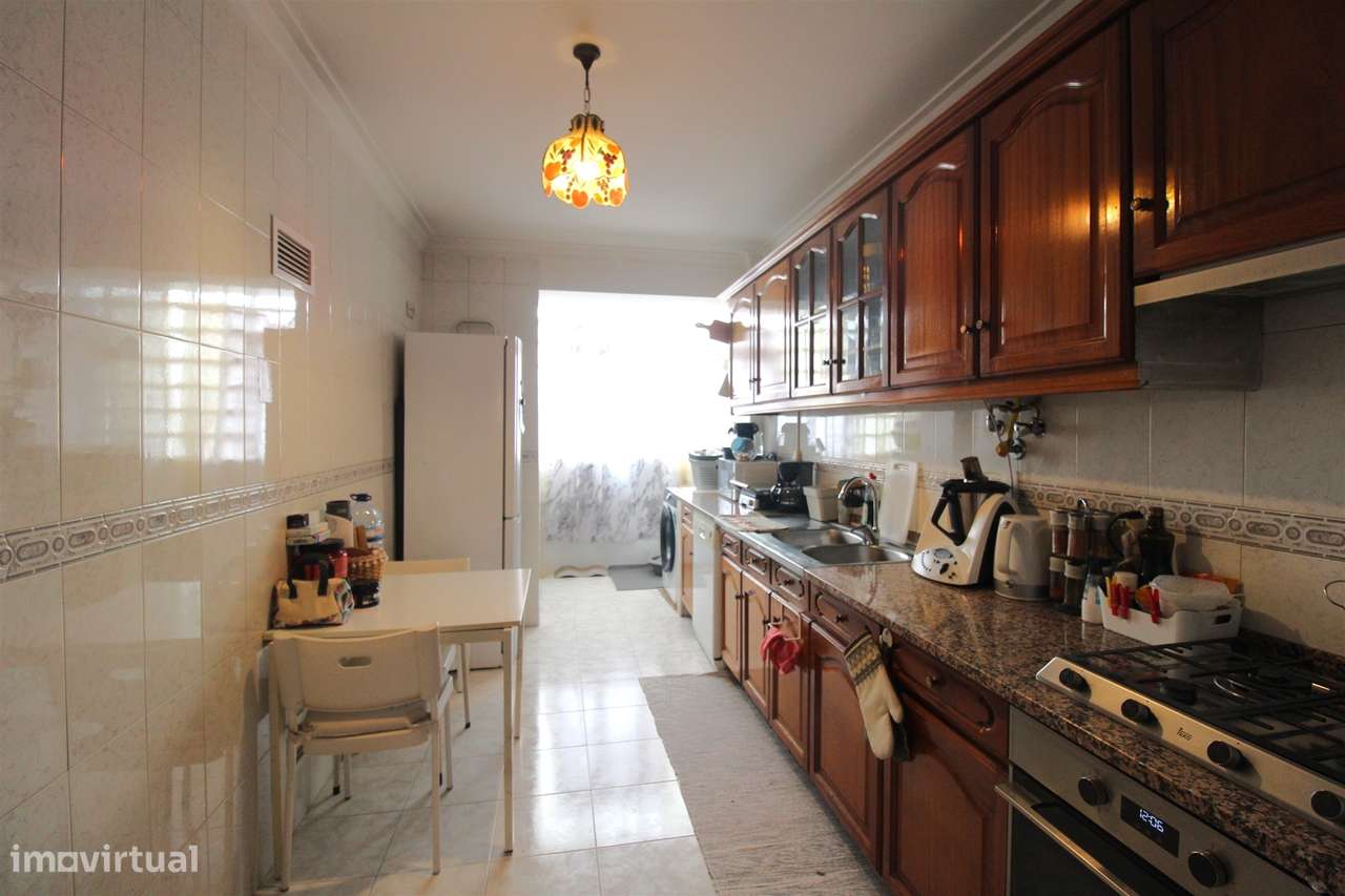 Apartamento T2 / Varandas / Garagem / Sótão / Gândara dos Olivais / Le - Grande imagem: 5/23