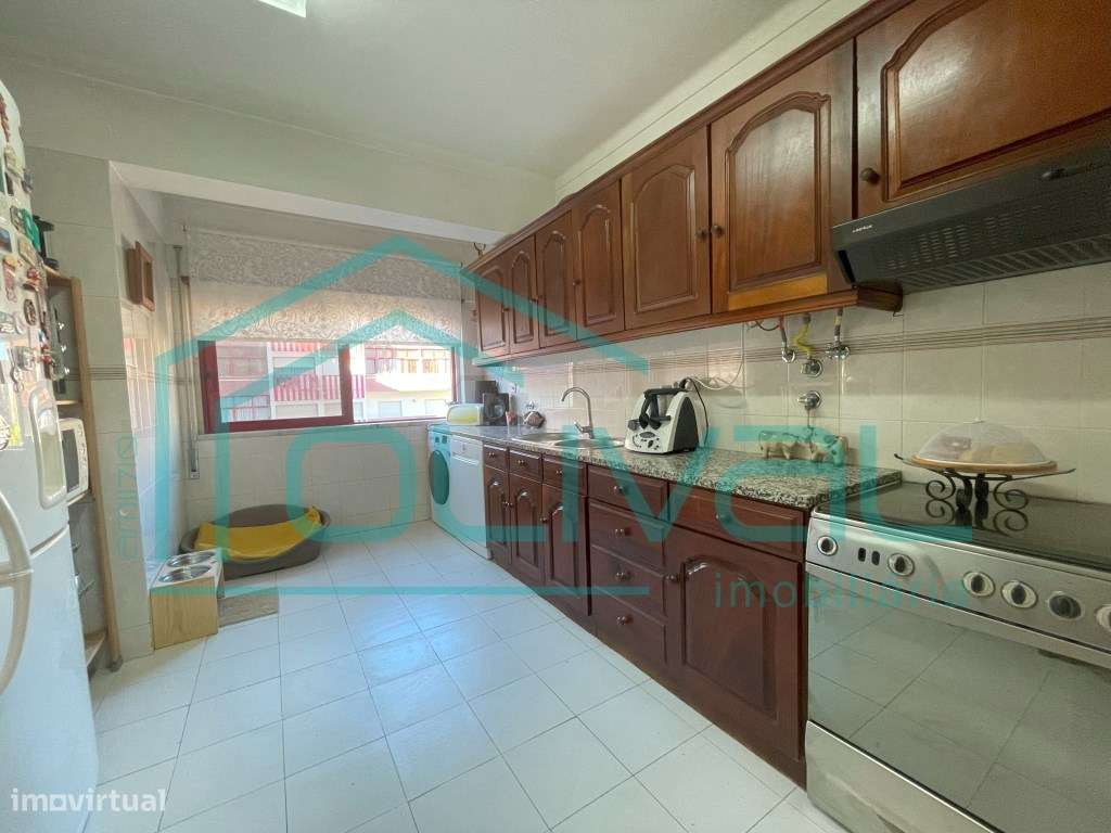 RESERVADO Apartamento T4 transformado em T3-16