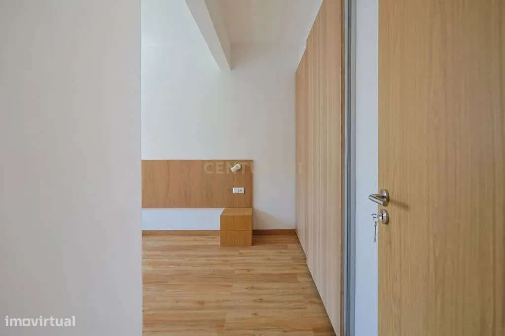 Excelente Apartamento Totalmente remodelado na Trafaria-6
