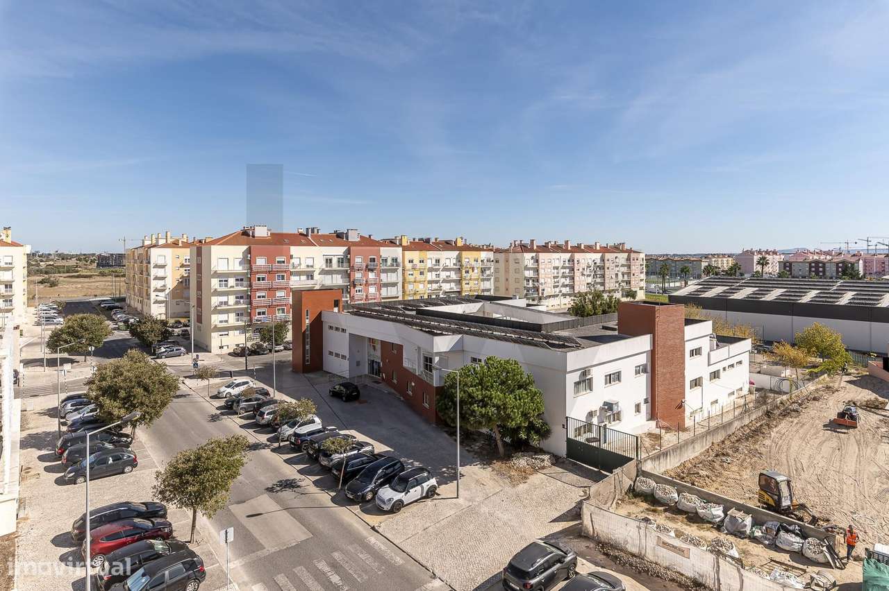 Apartamento T3 com elevador e vista desafogada, Urbanização do Moinho,-13