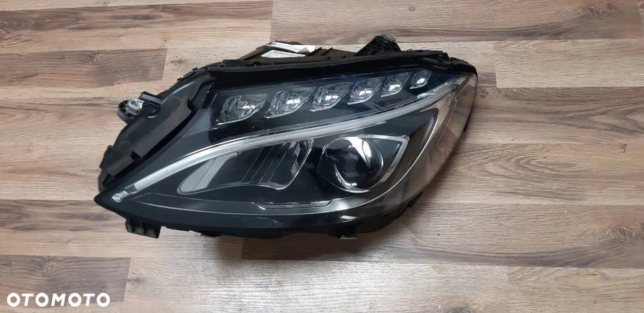 Lampa lewa przód full LED A2059063703 Mercedes W205 kombi 2016r. 2.2CDI - 2