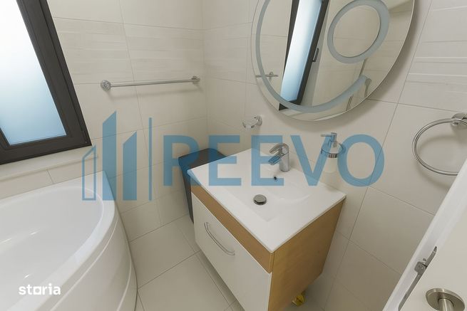 Proprietate Premium cu Două Case și Piscină în Hemeiuș-16
