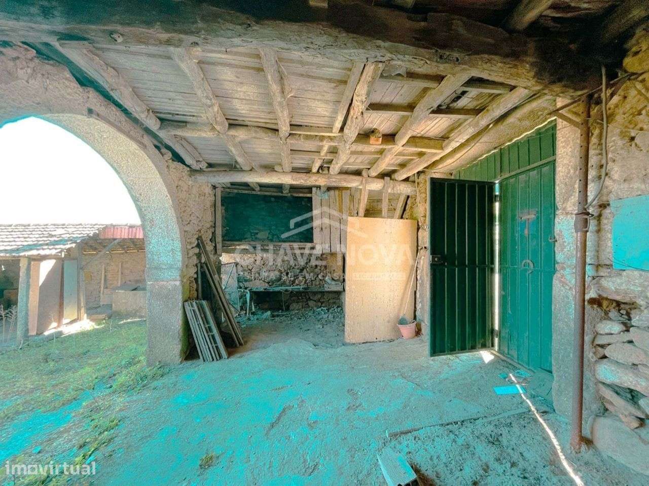 Moradia para restauro com 643 m2 de terreno em Seixezelo - Grande imagem: 4/16