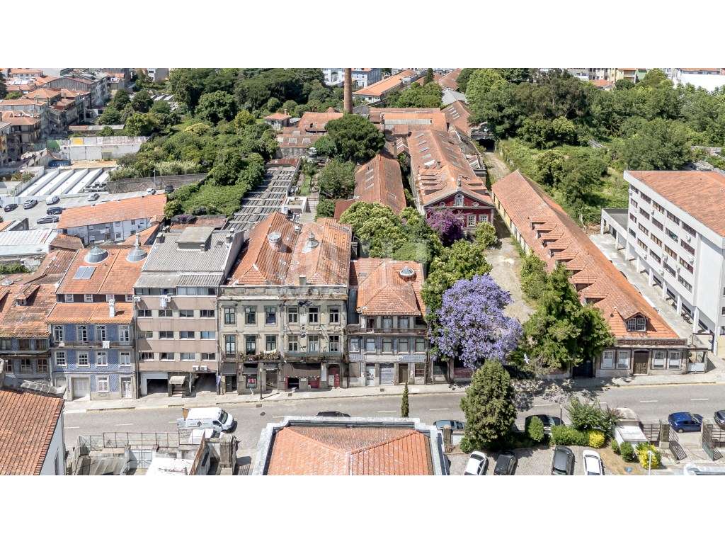 Prédio com projeto residencial, na Rua dos Bragas, Porto - Grande imagem: 4/34