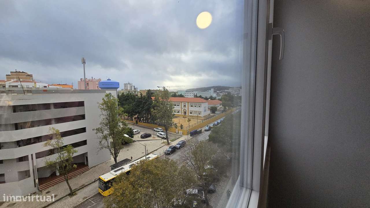 T2 Remodelado no Coração de Setúbal – Onde a Vida Tem Mais Cor-11