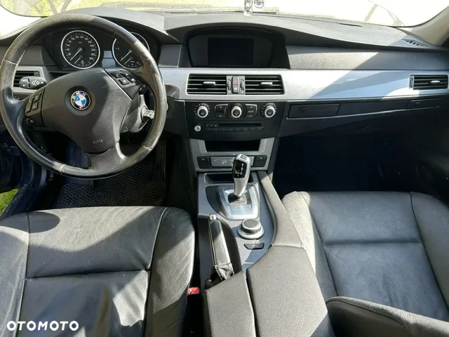 BMW Seria 5 525d Touring - 2