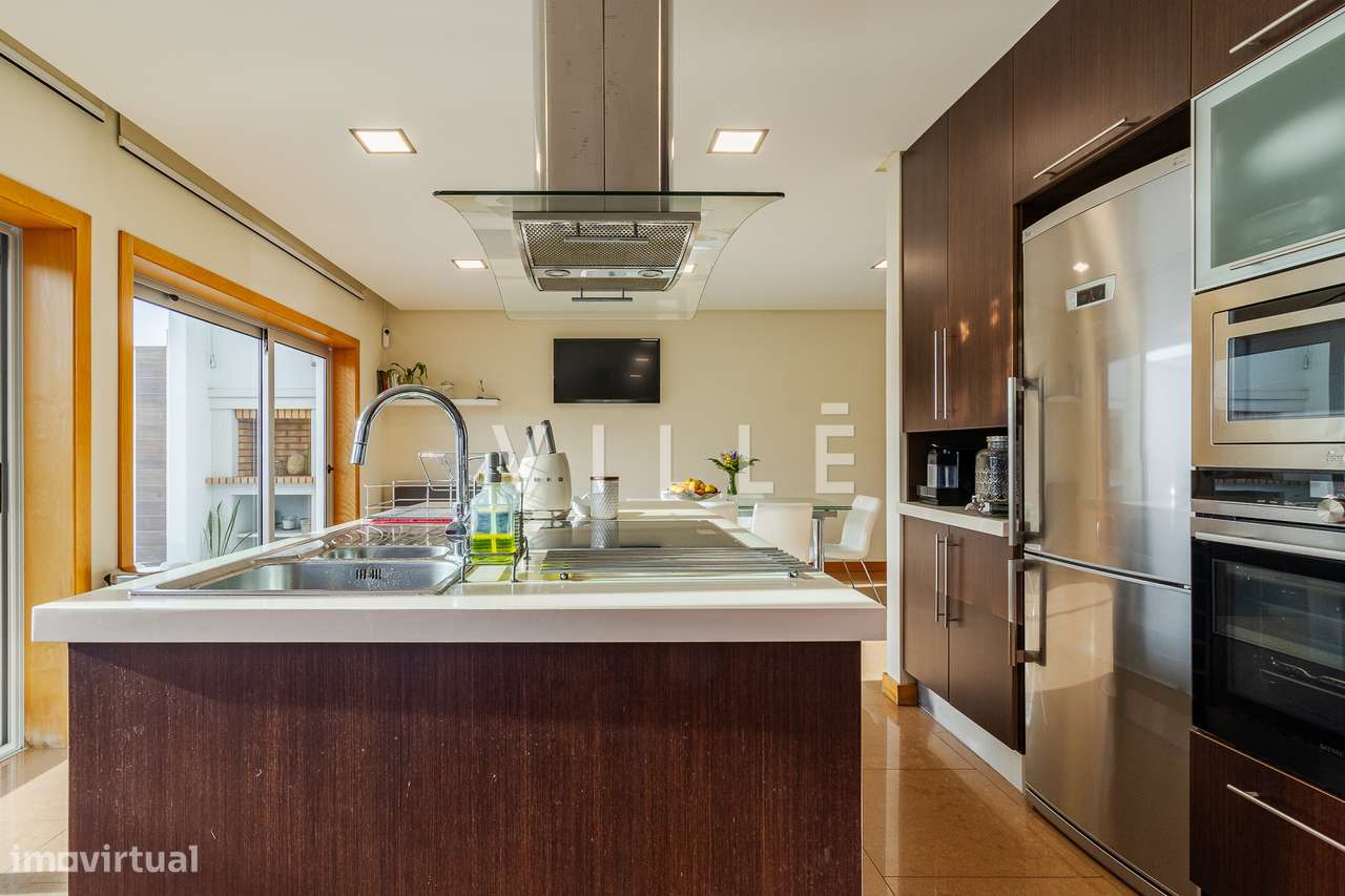 Moradia T4 com piscina aquecida e garagem dupla-30