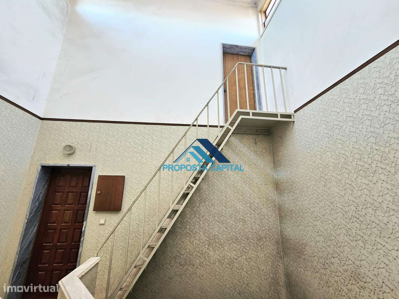 APARTAMENTO T4 REMODELADO CENTRO AMORA-39