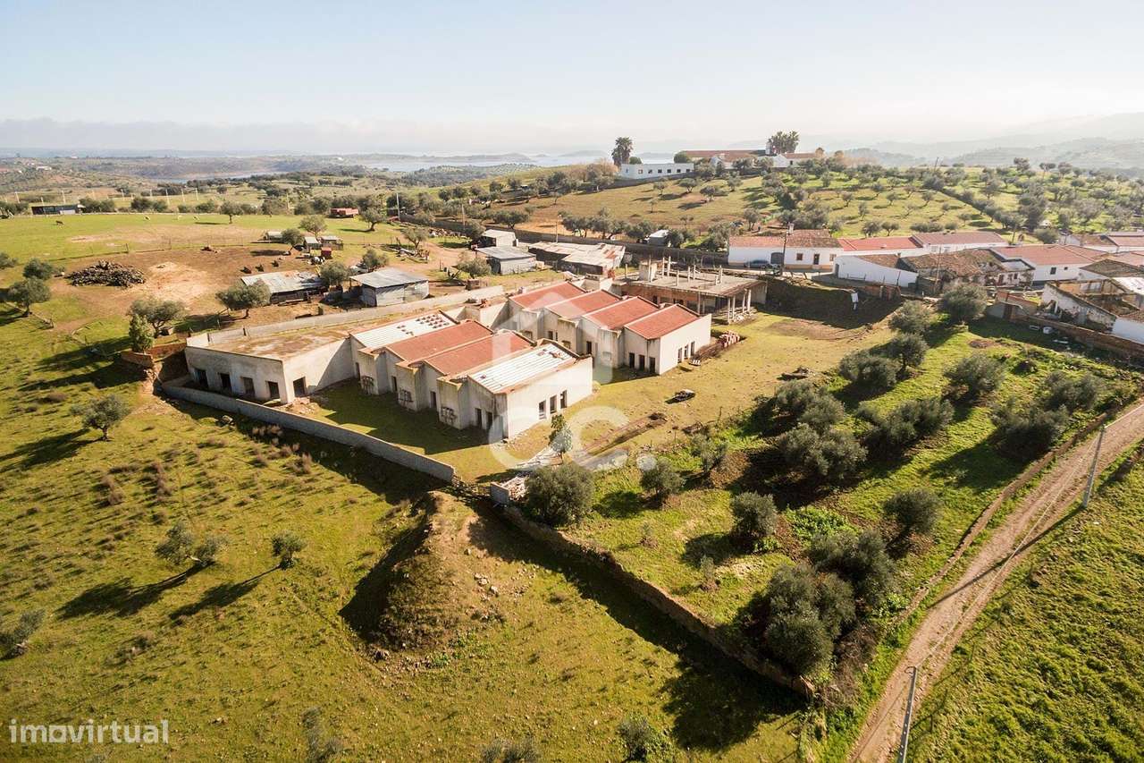 Terreno de 4000 m2 com construção | Aldeia de Alqueva - Grande imagem: 4/60
