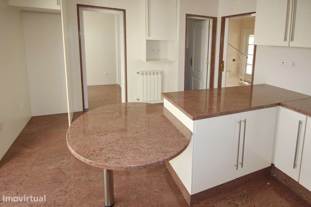 T4 Duplex Av. Afonso Henriques-10