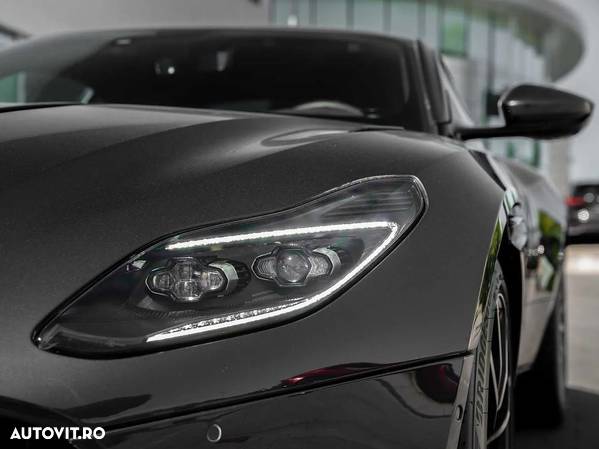 Aston Martin DB11 V12 Coupe AMR - 3