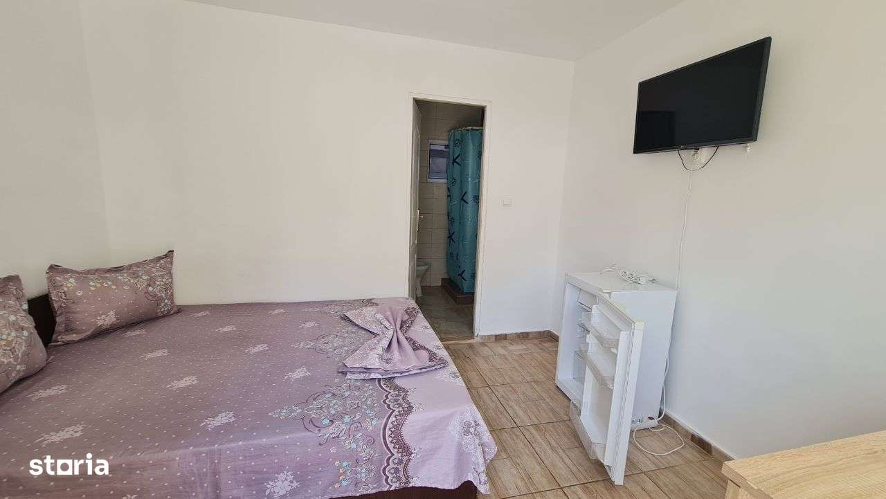 Vila Eforie Nord S+P+1+M 14 camere la 400m de mare - Imagine principală: 5/12