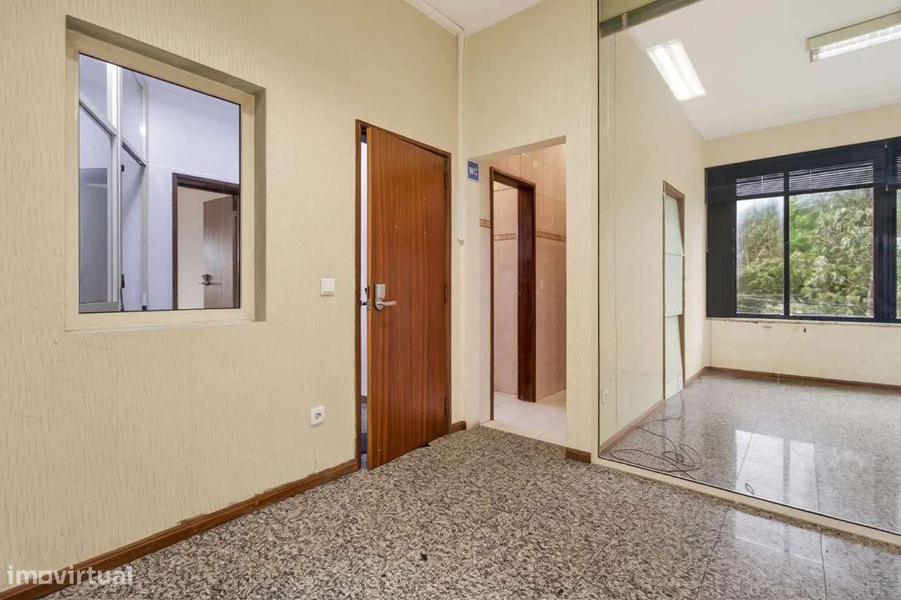 Armazém / Edifício Industrial com 1.800 m² | Avintes – Frente à N222-11