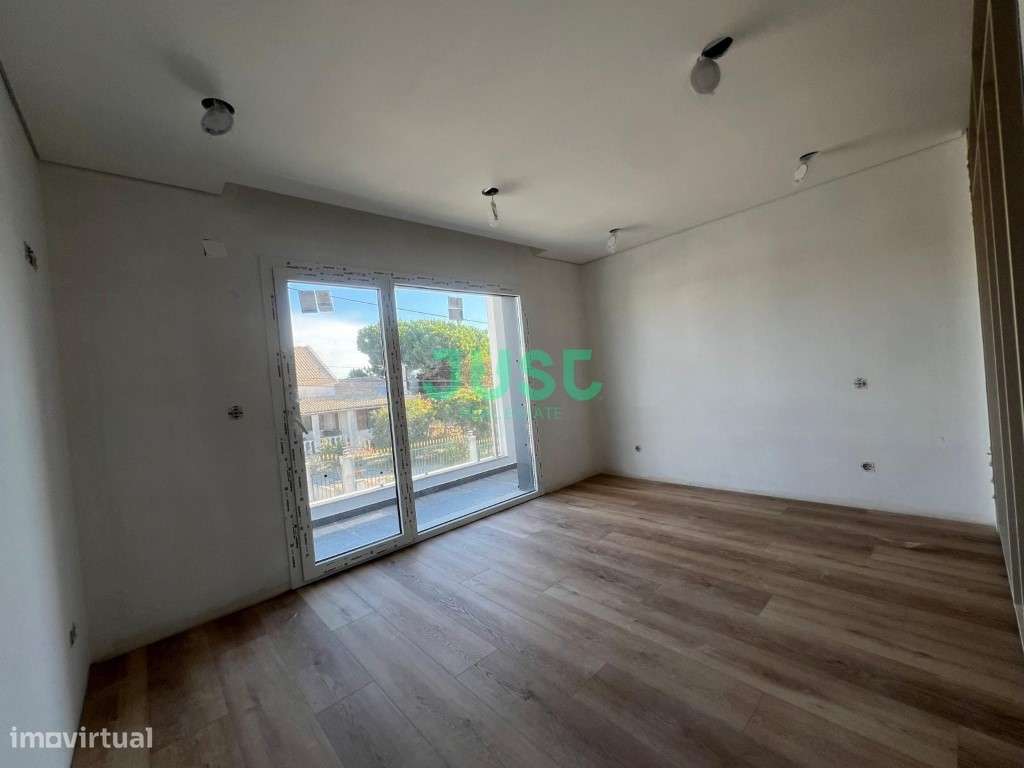 Moradia charneca da Caparica - t4 com margem e piscina quase pronta-7