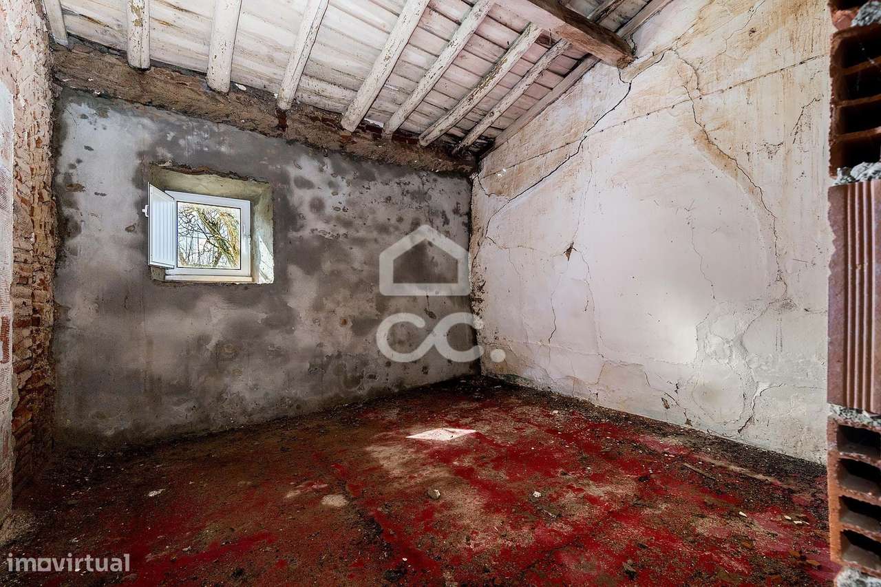 Moradia T4 em Ruína c/ Garagem e Terreno | São Domingos de Ana Loura, - Grande imagem: 4/39