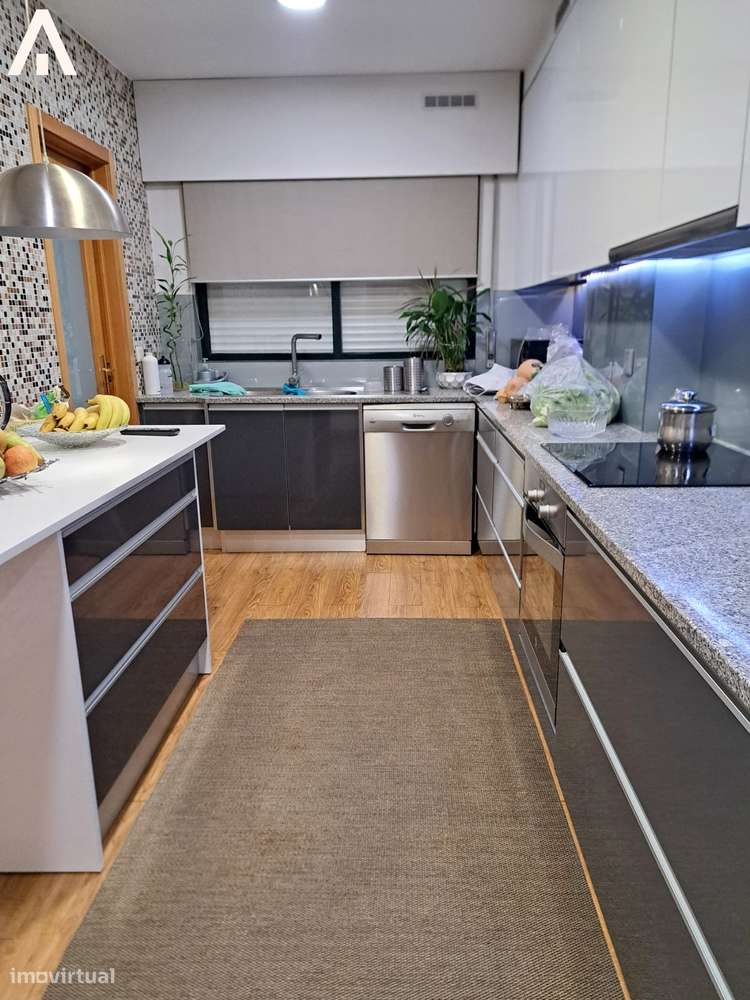 Cobertura T4 Duplex com terraços e duas garagens-4