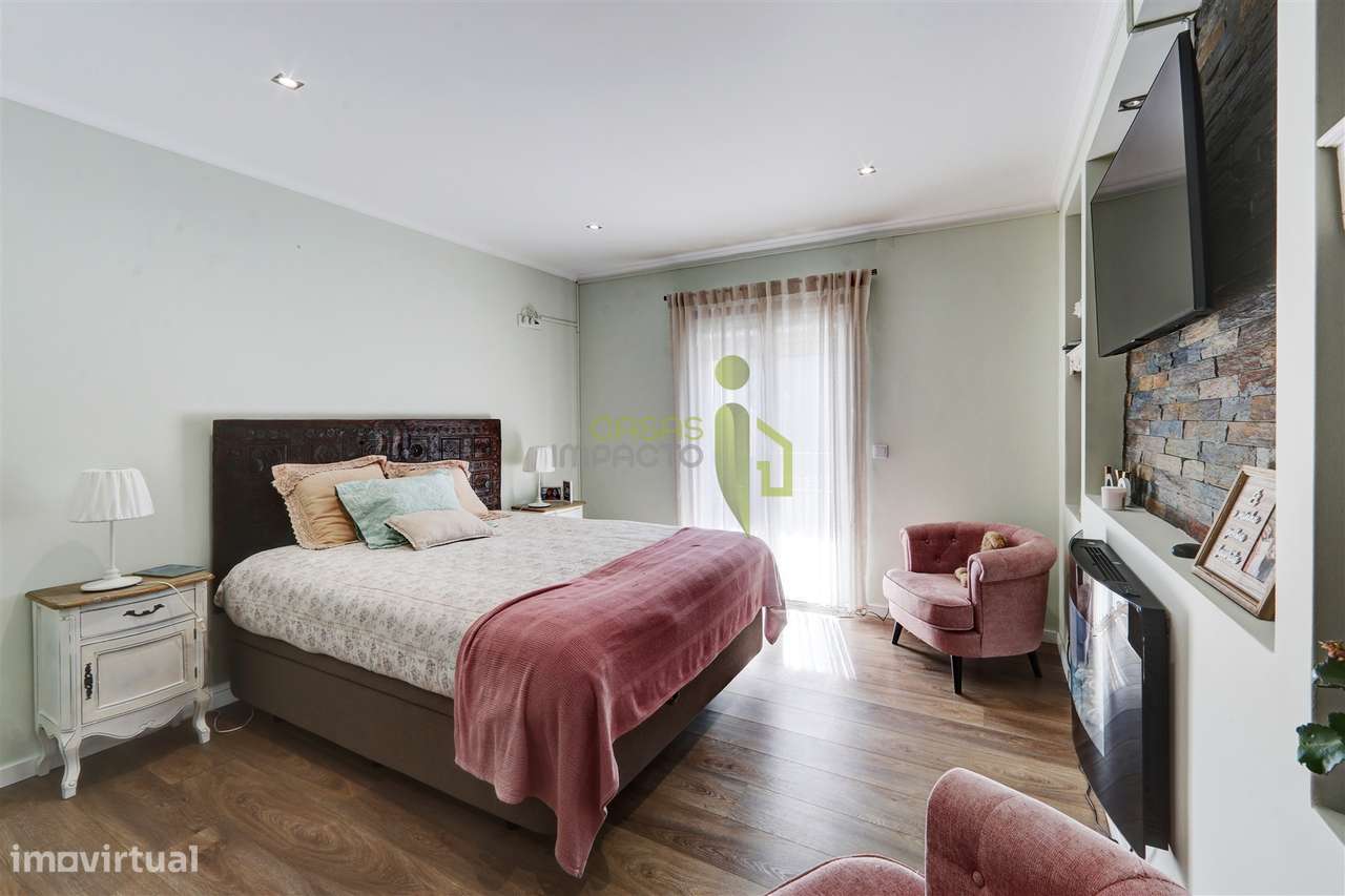 Moradia Clássica T3 transformada em T4, em Rio de Mouro, Sintra-13