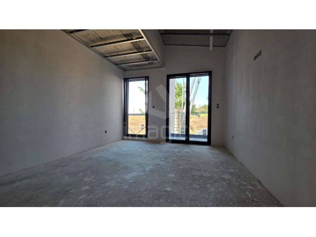 Moradia T3+1 Ericeira com piscina e jardim-17