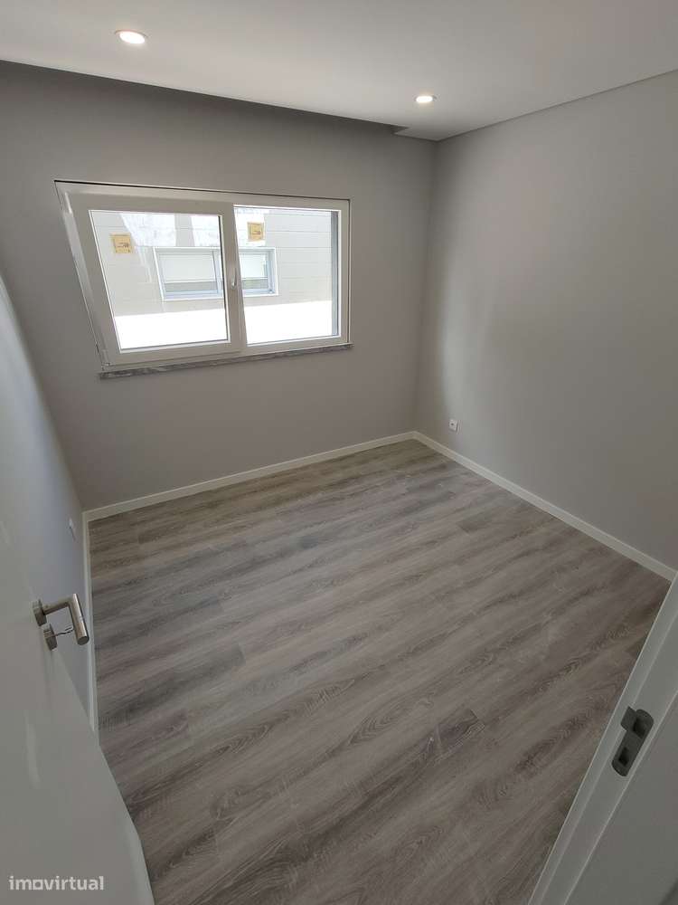 Oferta 1% do valor de aquisição - Moradia T2 com Piscina e Garagem-7