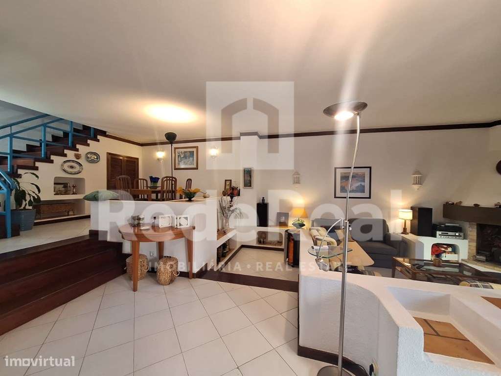 Moradia T3 + 1 com Piscina Privada e Boas Áreas no Coração de Albuf...-8