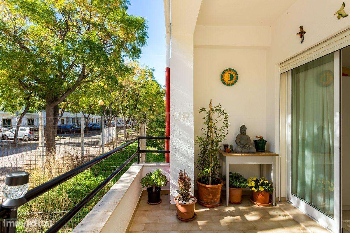 Apartamento T2 com Grandes Varandas e estacionamento no Mato Santo Esp-13