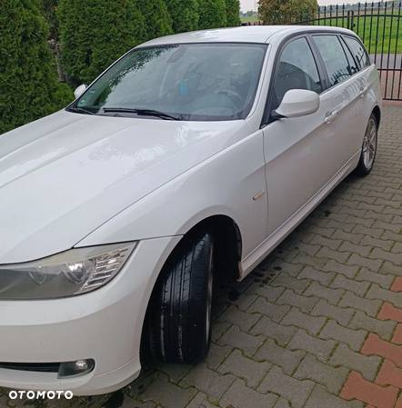 BMW Seria 3 318d Touring - 12