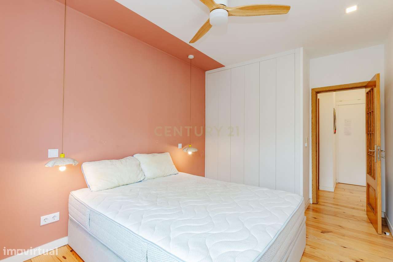 T2 exclusivo, totalmente remodelado e mobilado, com logradouro privati-19