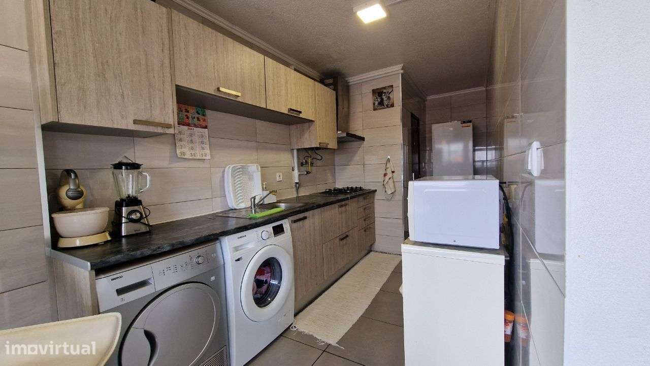 Apartamento T3 no Bonfim com vista indevassável perto da Estação - Grande imagem: 4/30
