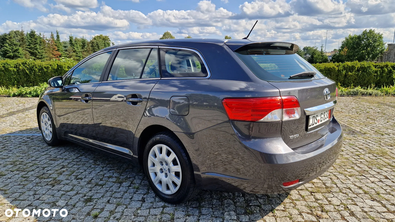 Toyota Avensis 1.8 Premium MS - 6