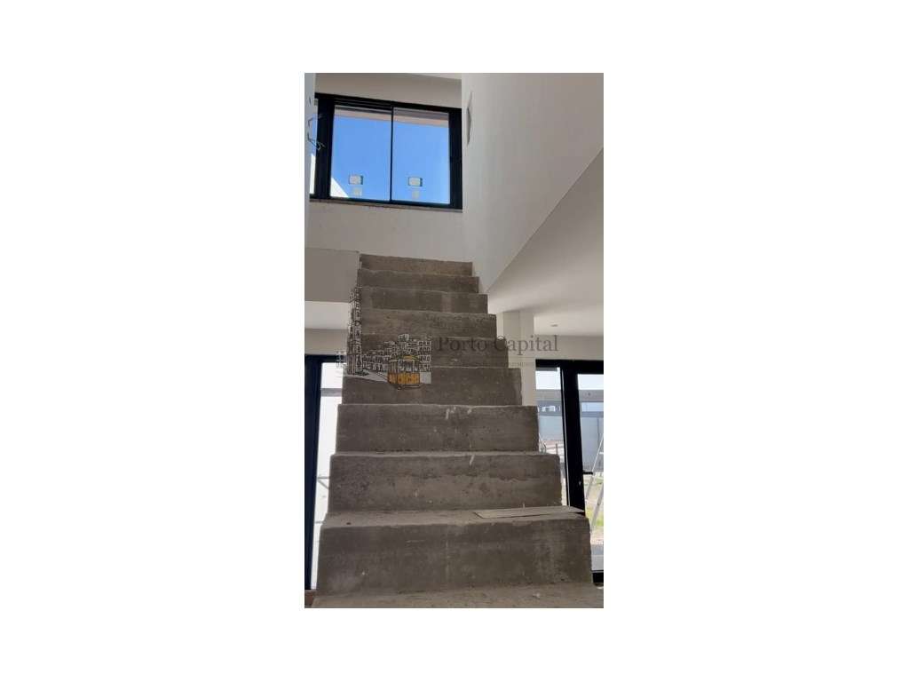 FANTASTICA MORADIA T2 JUNTO AO HOSPITAL DE SÃO JOÃO-14