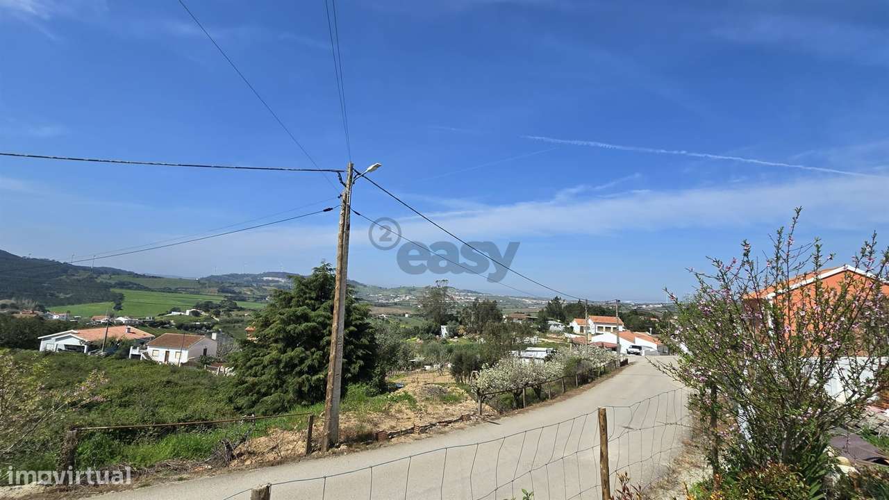 Terreno com possibilidade para moradia T2 | Azueira - Grande imagem: 4/5