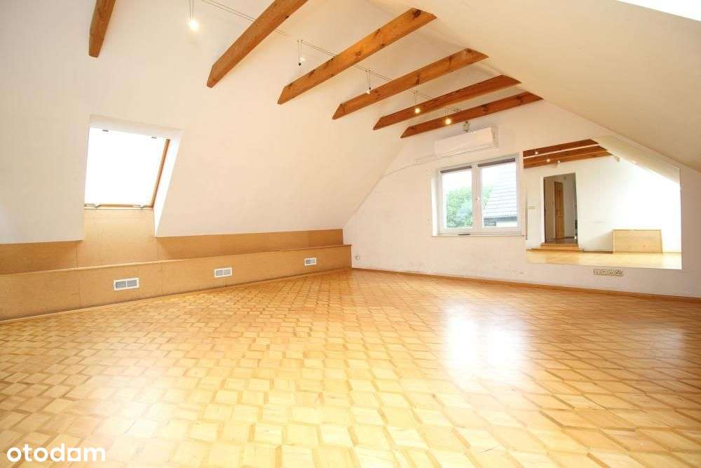 Dom wolnostojący z dużym ogrodem w spokojnej okolicy.-17