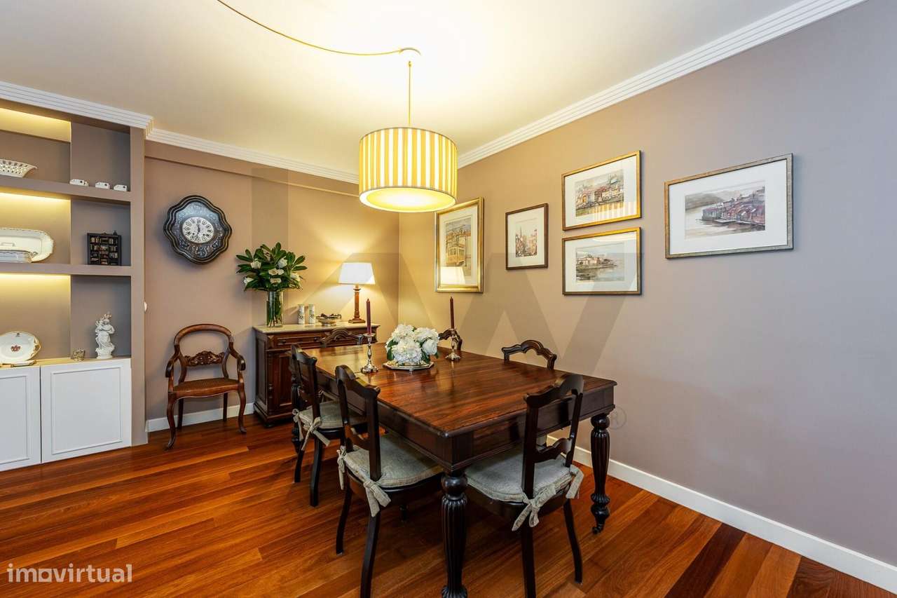 Excelente T5  em Condominio Fechado a Marechal Gomes da Costa, Porto-14