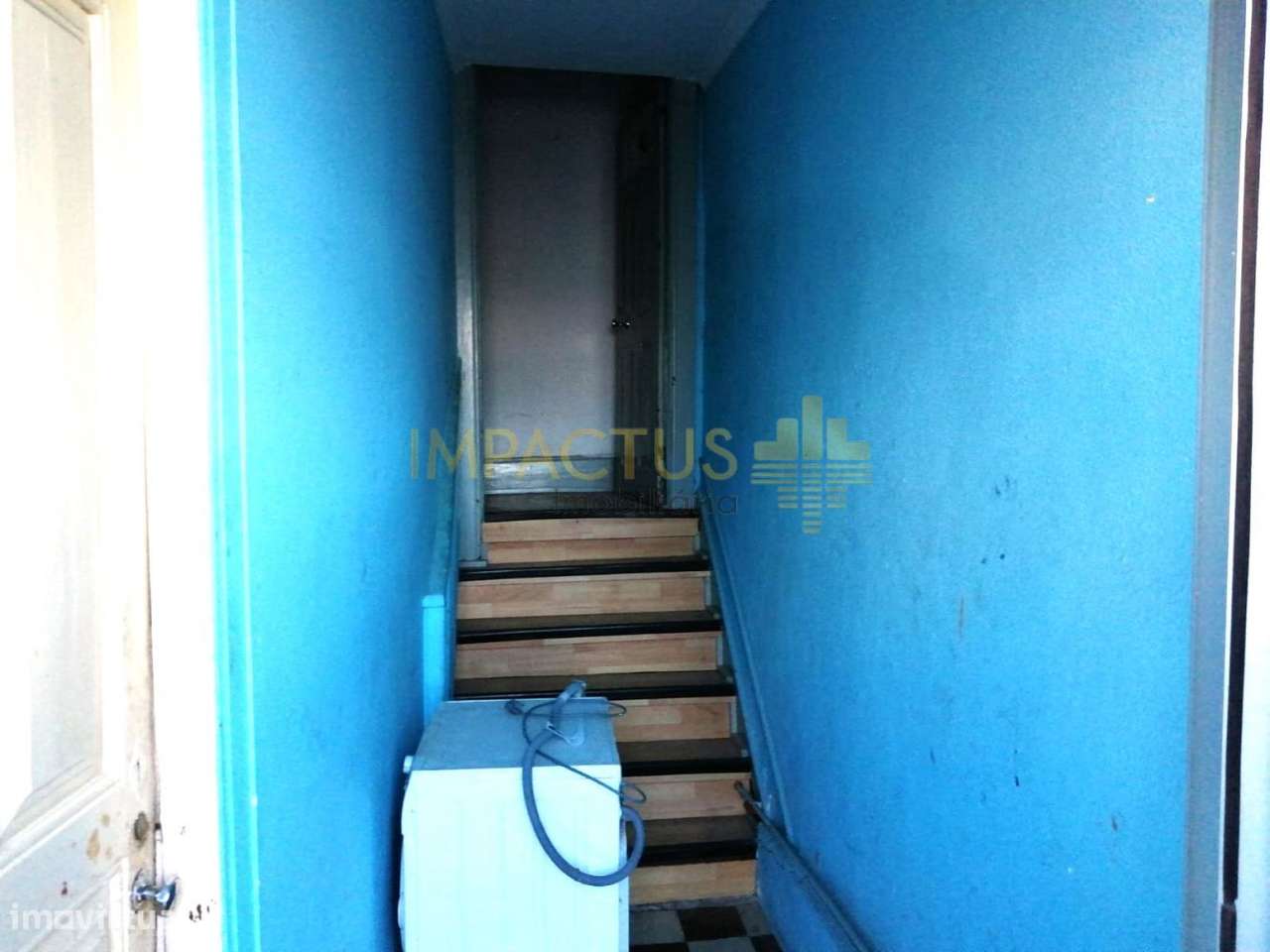 Moradia para restauro com inquilino próximo da Estação - Grande imagem: 3/29