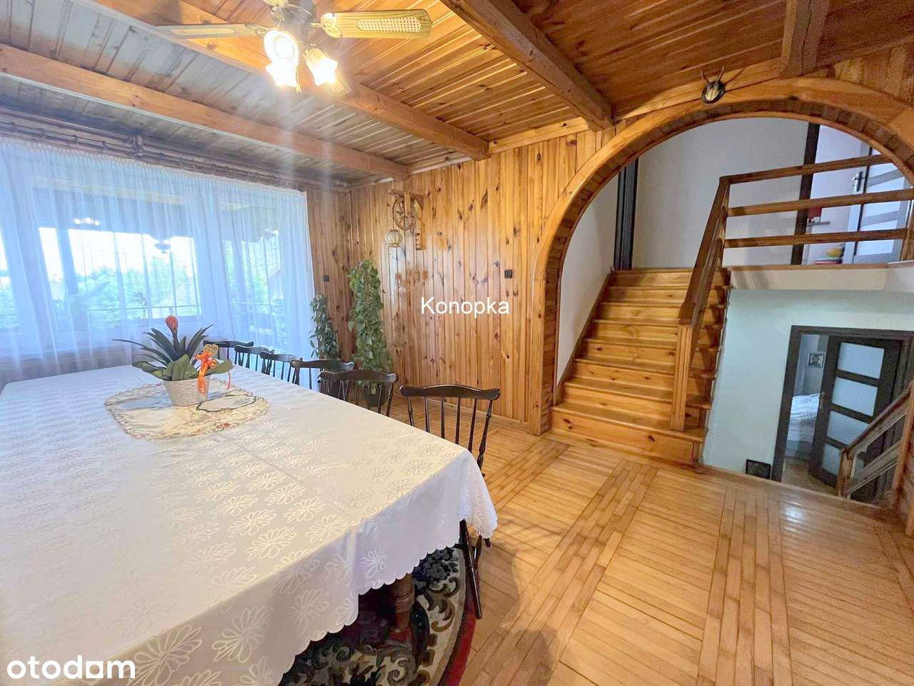 Solidny dom z tarasem i garażem-14