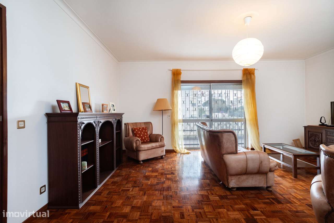 Moradia de grandes dimensões com amplo espaço exterior localizado na C - Grande imagem: 5/48