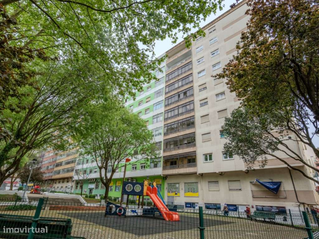 Apartamento T2 no Cacém com Arrecadação | Junto à Estação-27