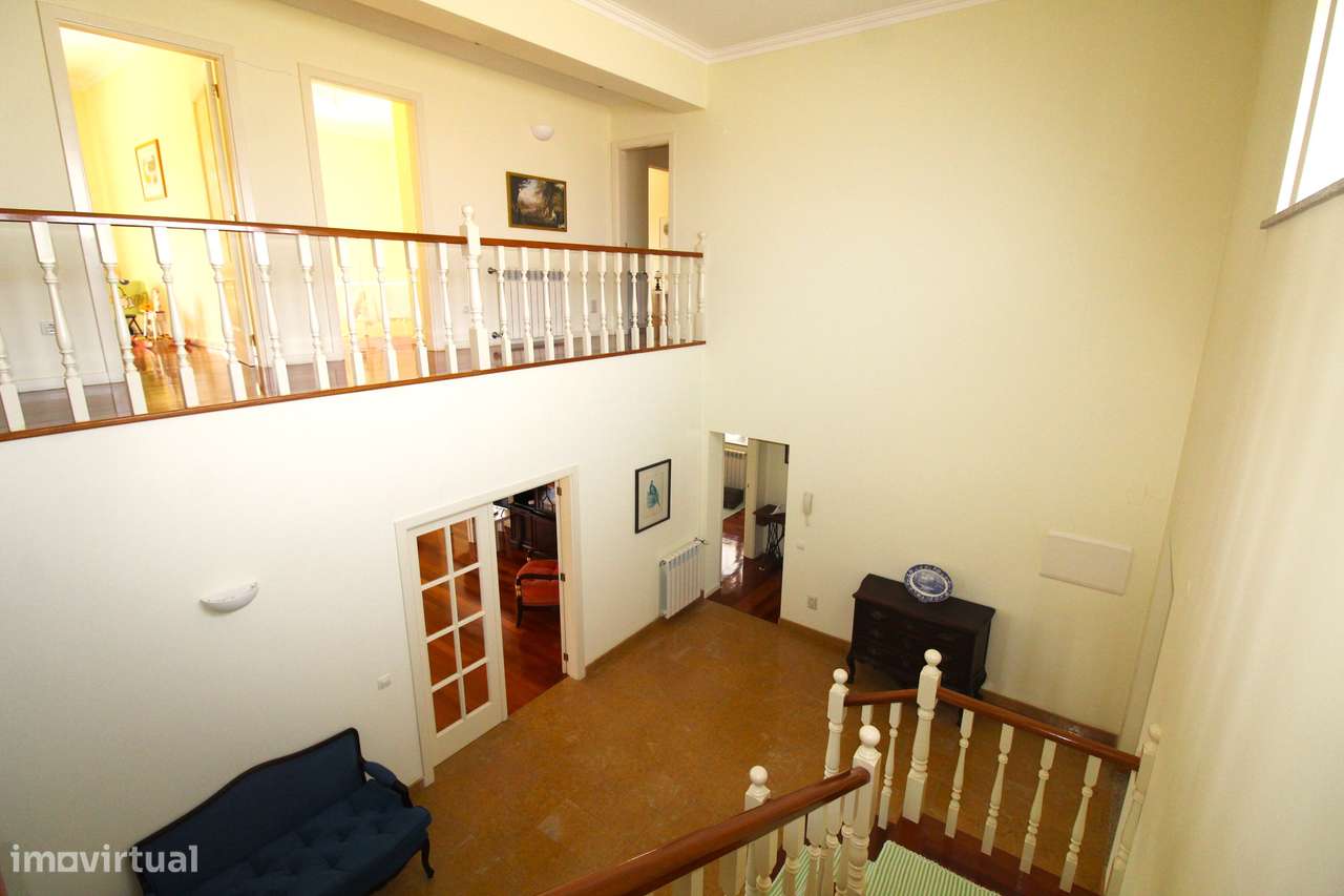 Elegante Moradia T4 Familiar-30