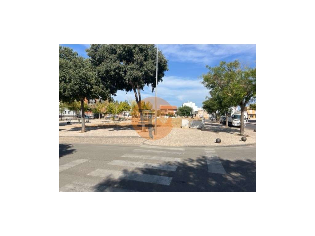 Lote com 868m2 para construção de 23 apartamentos e um comerciocom ... - Grande imagem: 2/28