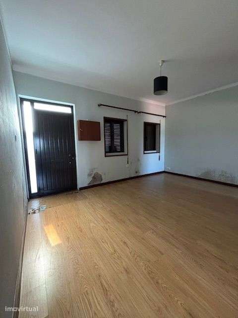 Moradia T2 em São Pedro Fins.-9