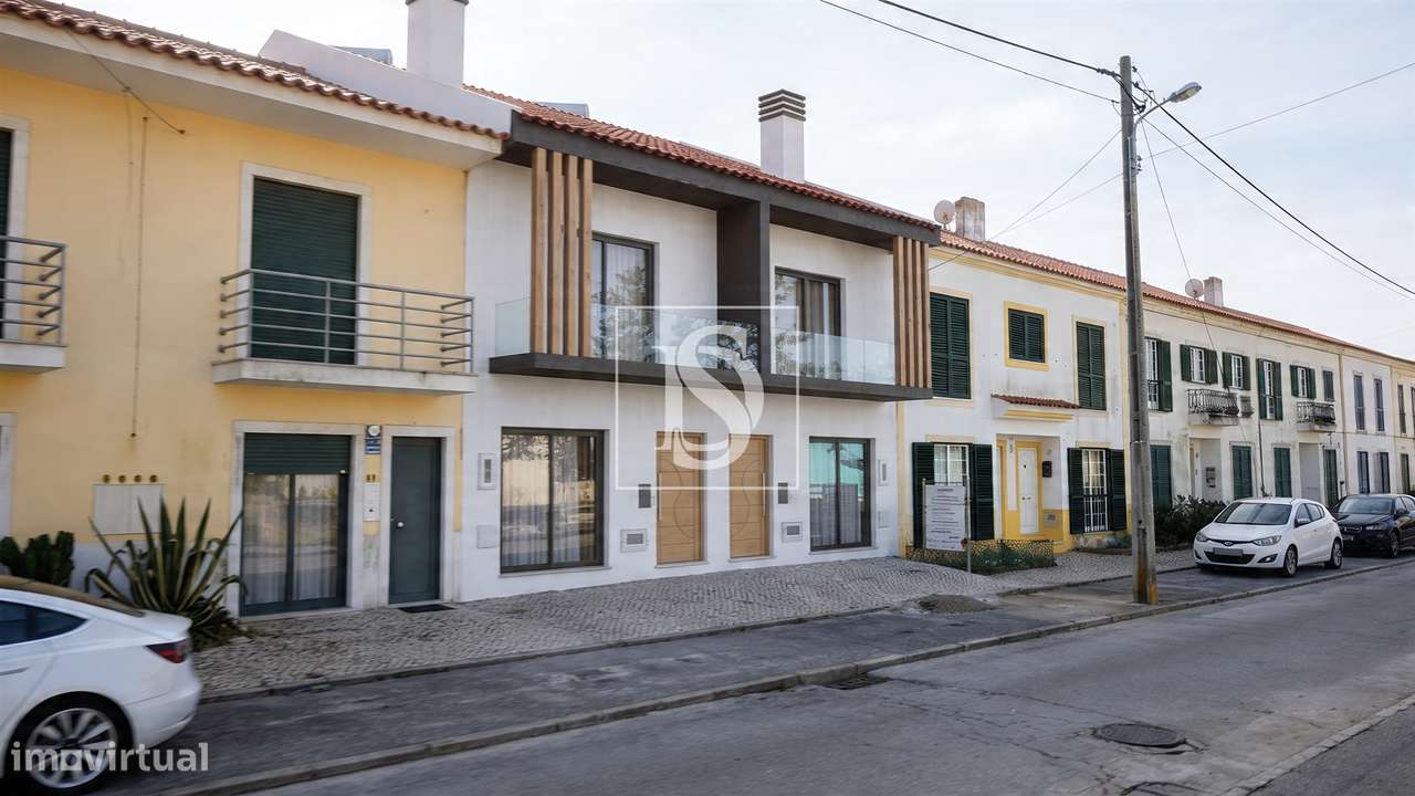 Moradia em Banda T3 Venda em Quinta do Conde,Sesimbra-0