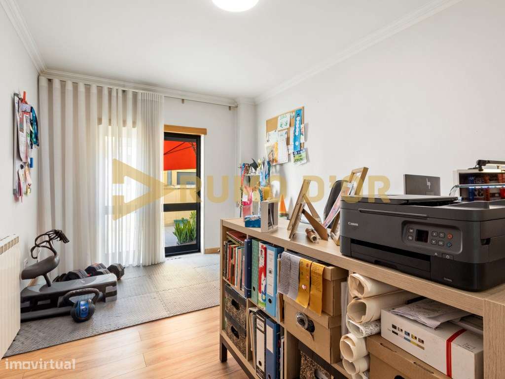 Exclusivo T3 em Condomínio Privado no Carregado com Terraço, Varand...-18