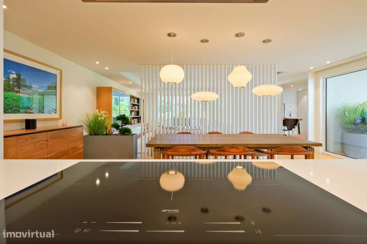 Apartamento T3 em condomínio privado, com terraços e garagem, no Prínc-25